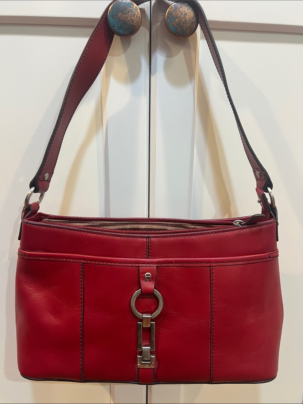 Vintage Etienne Aigner Burgundy red Leather Shoulder Tote Bag Gold Ring Hardware